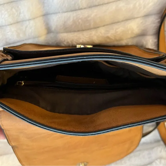 Women's Tan Saddle Crossbody Bag with Tassel Detail - Picture 6 of 6